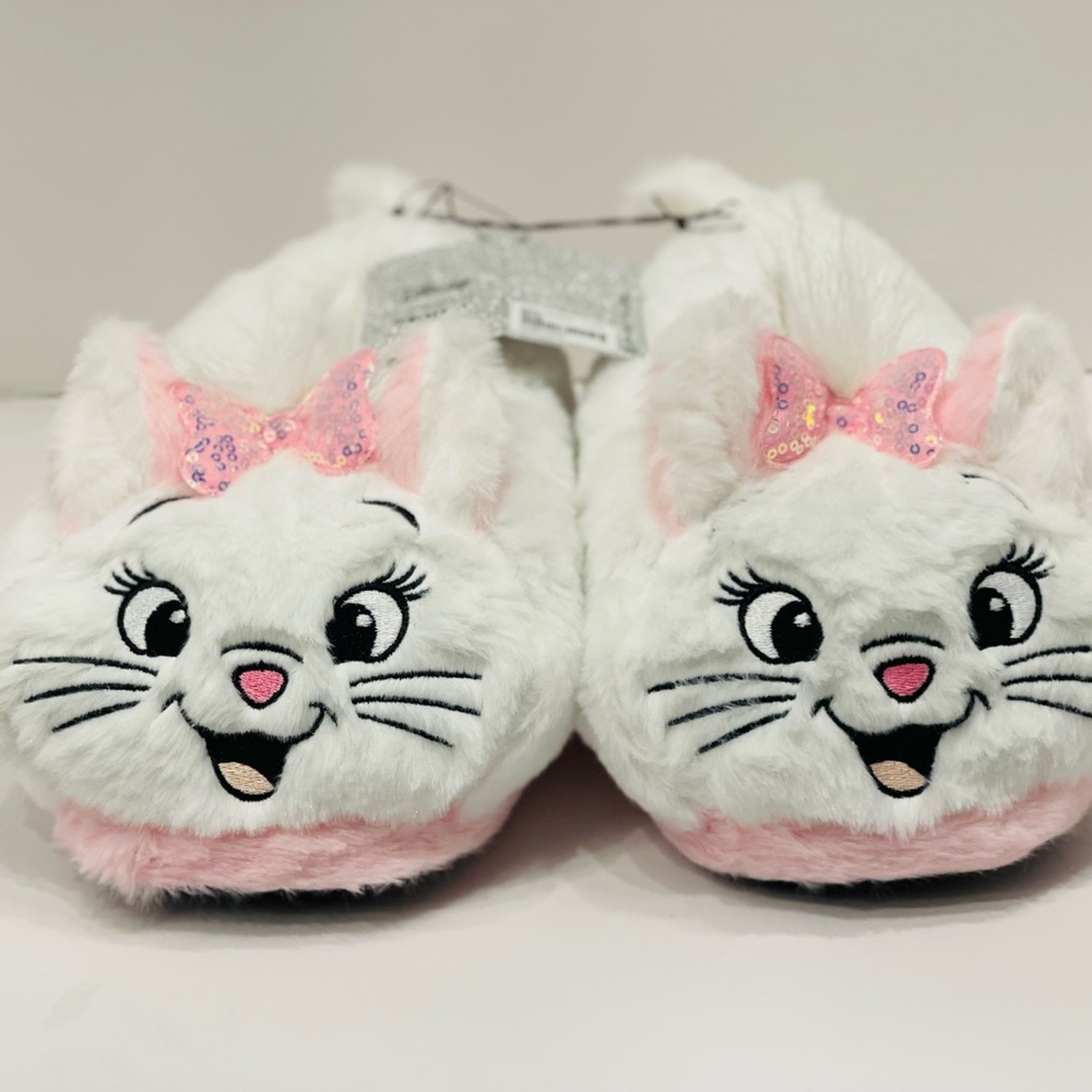 Disney x Forever 21 Marie Pink & White Plush Slippers ( S )